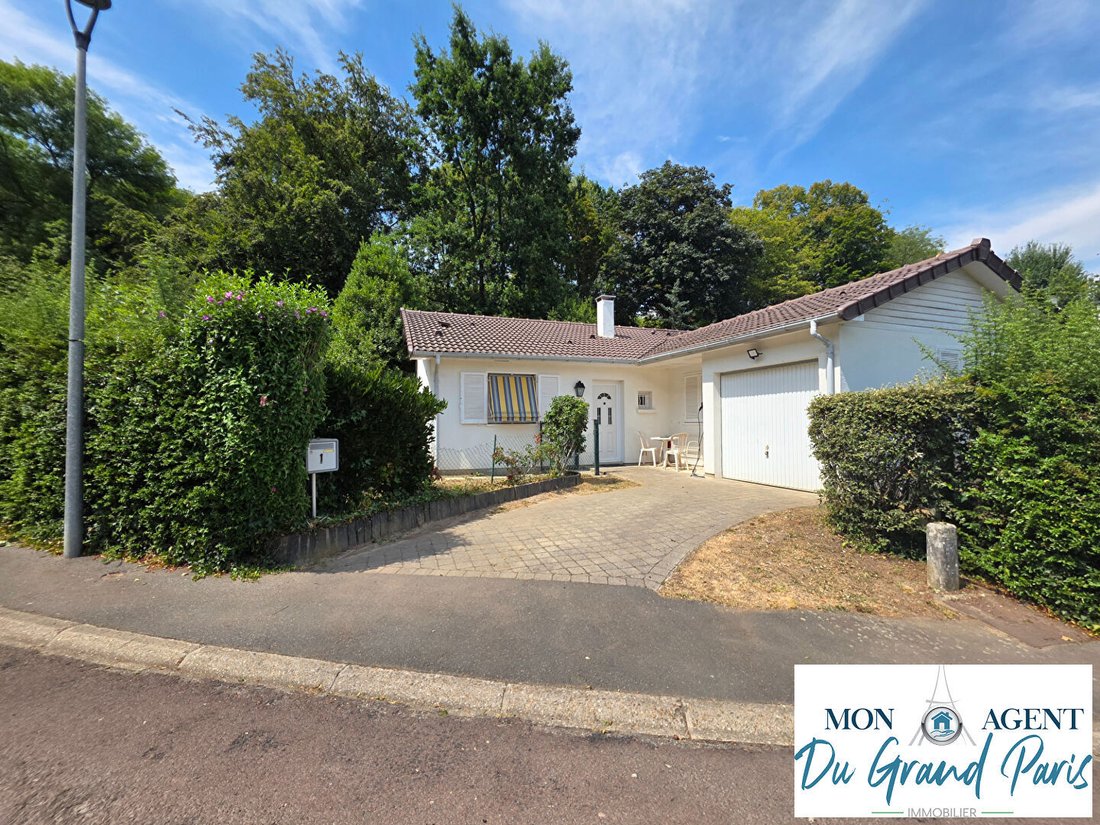 Villa in Longpont-sur-Orge, Ile-de-France, France 1 - 18469720