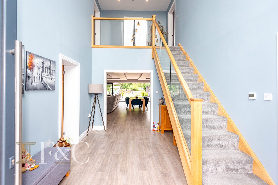 House in Hoddesdon, Broxbourne, England 4 - 15765425