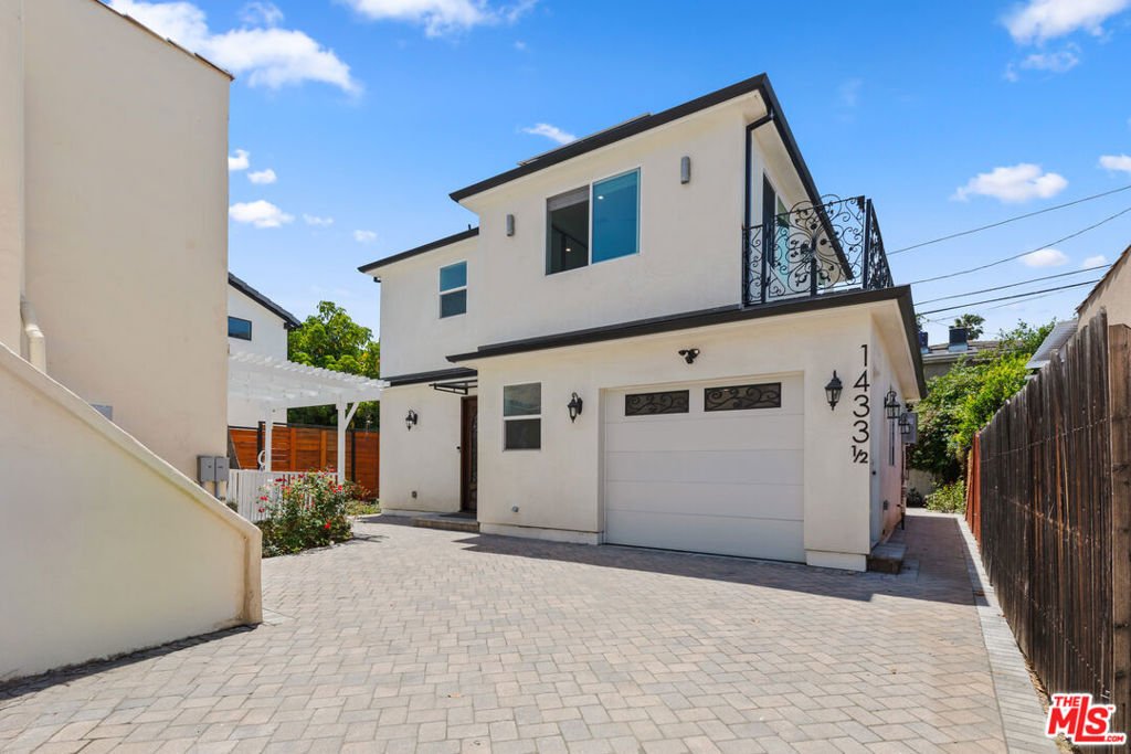 Los Angeles, California, United States 5 - 18459125