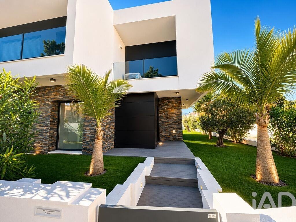 Townhouse in Charneca de Caparica e Sobreda, Setubal, Portugal 1 - 18469029