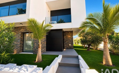 Townhouse in Charneca de Caparica e Sobreda, Setubal, Portugal 1