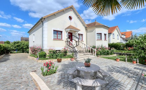 Villa in Les Sablons, Villecresnes, France 1