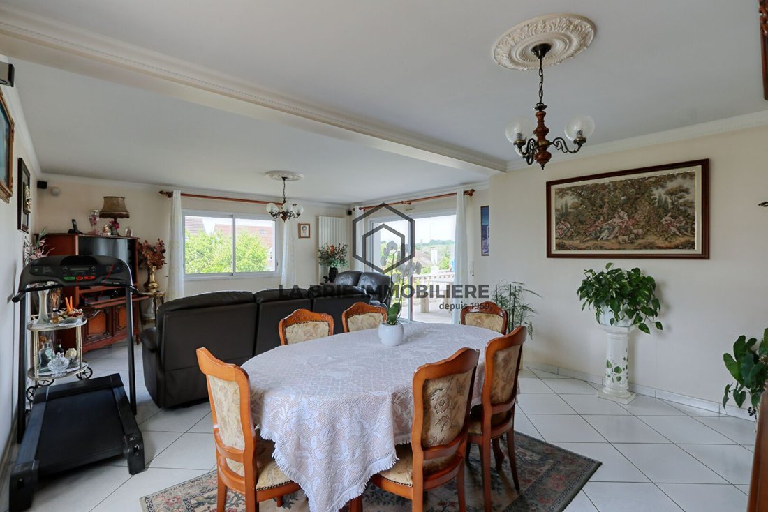 Villa in Les Sablons, Villecresnes, France 3 - 18465475