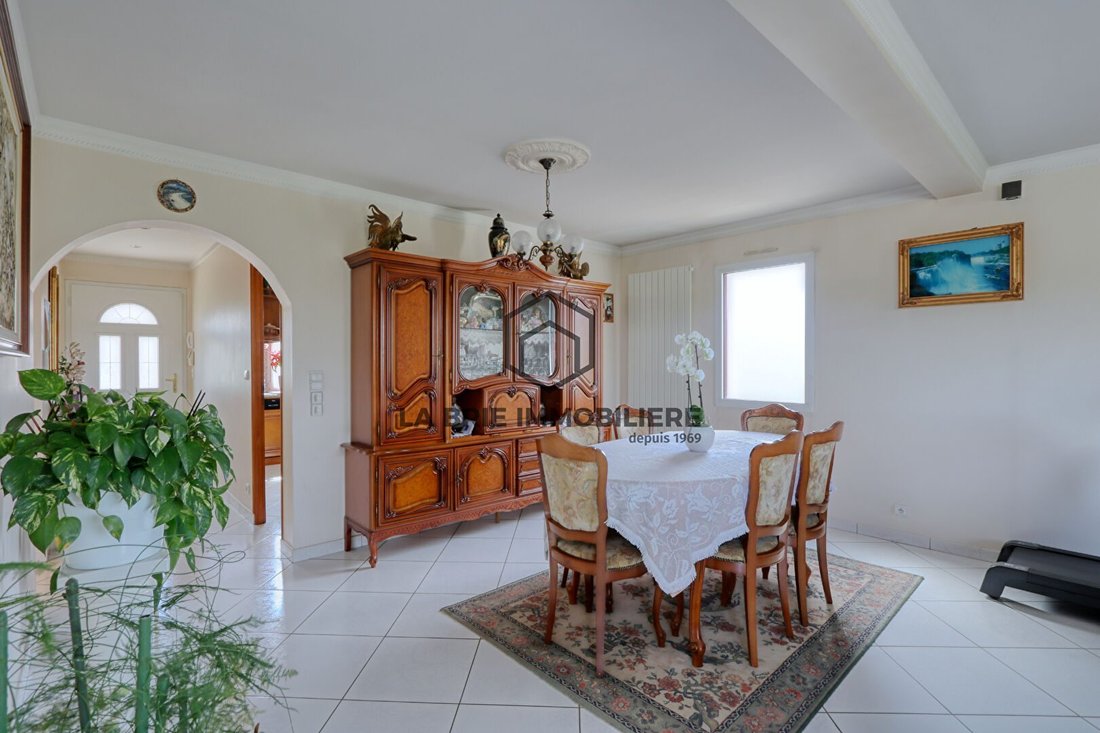 Villa in Les Sablons, Villecresnes, France 2 - 18465475