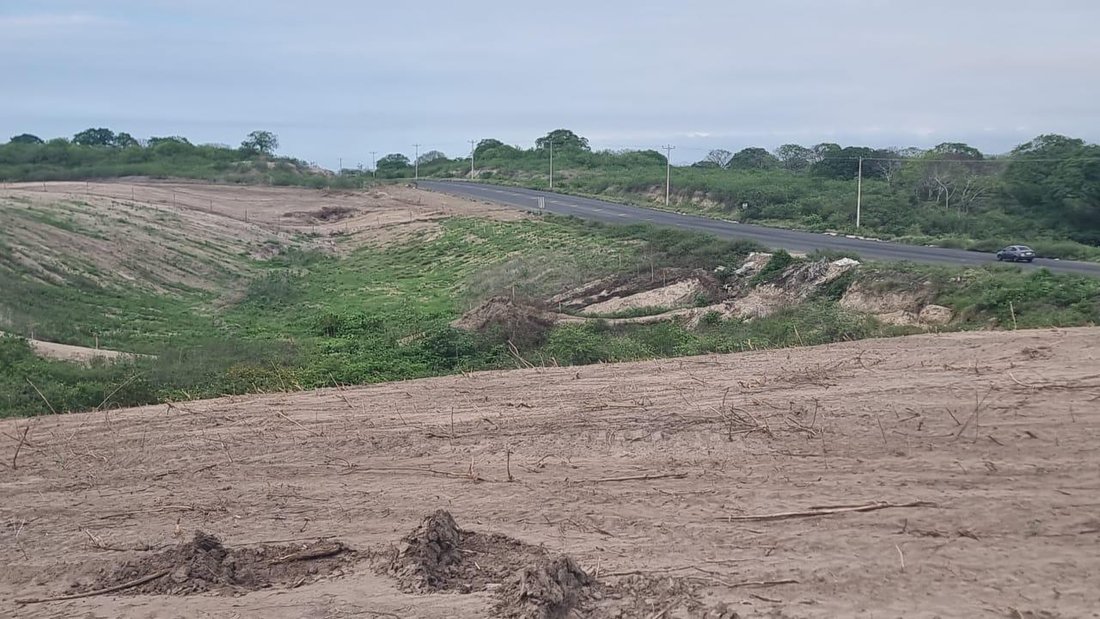 Land in Jaramijó, Manabí, Ecuador 2 - 18458209