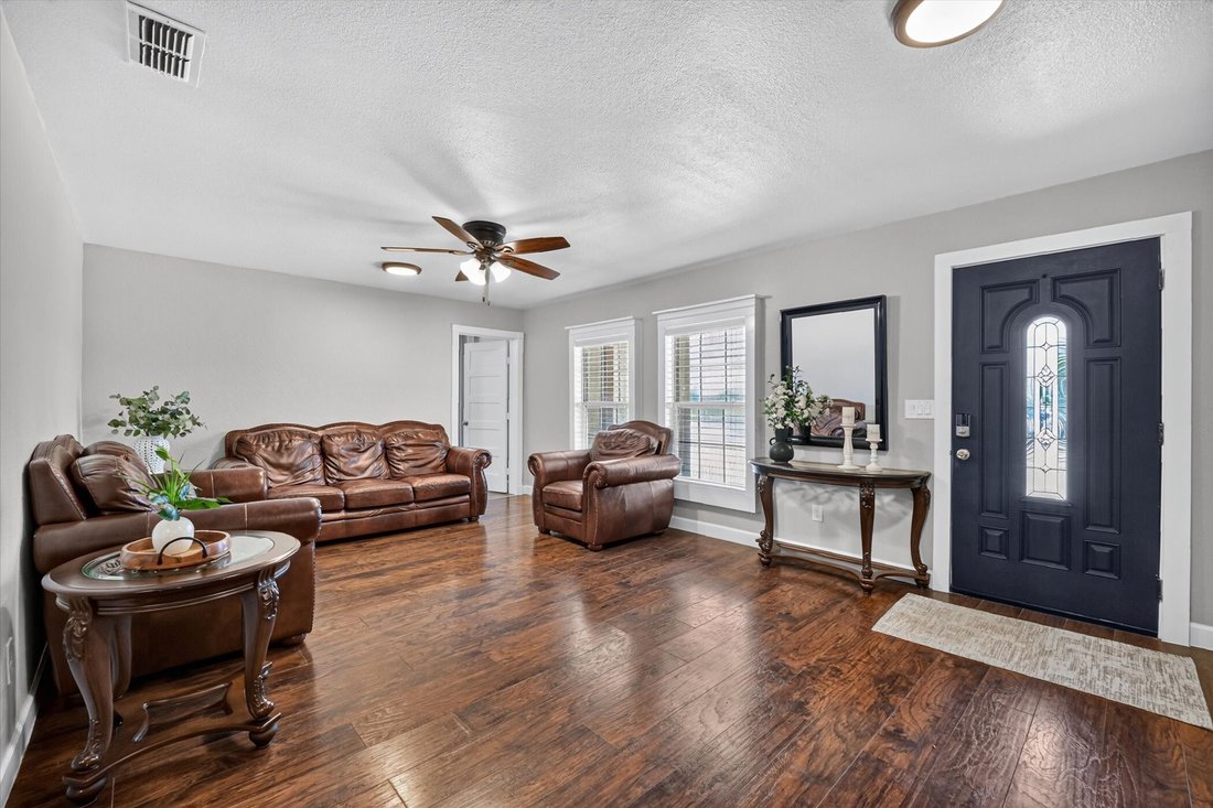 House in Sanger, Texas, United States 3 - 18464071