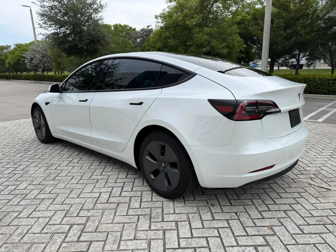 Sedan in Pompano Beach, FL, United States 3 - 18472109