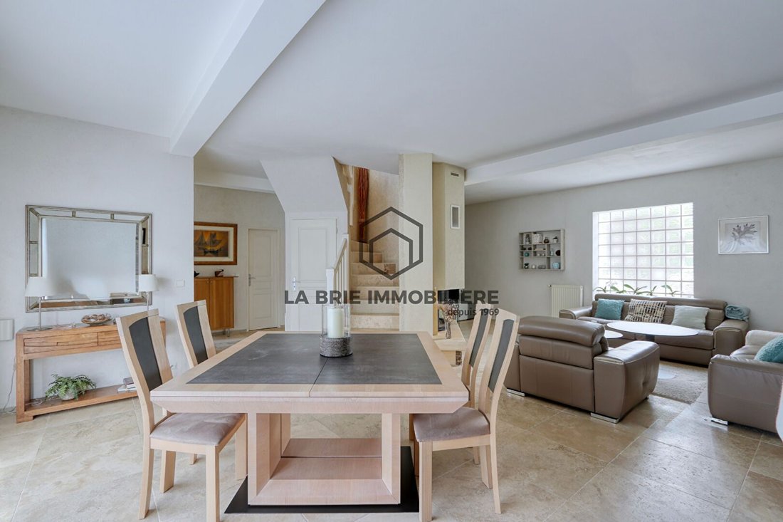 Villa in Quincy-sous-Senart, Ile-de-France, France 2 - 18465482