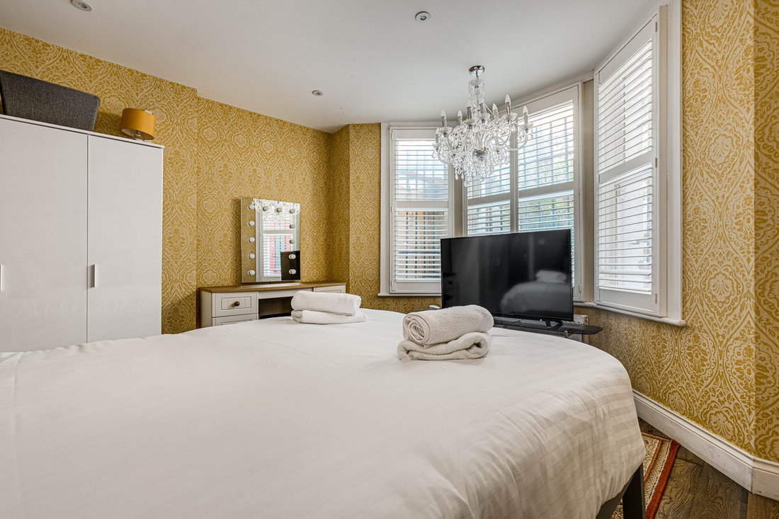 Apartment in Barons Court, Hammersmith and Fulham, England 4 - 17430804