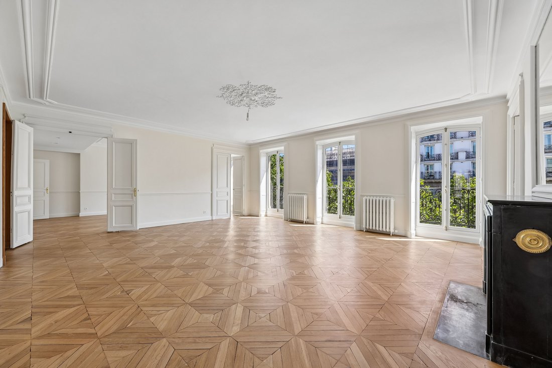 Apartment in Elysées-Madeleine, Paris 8e Arrondissement, Paris 4 - 18457161