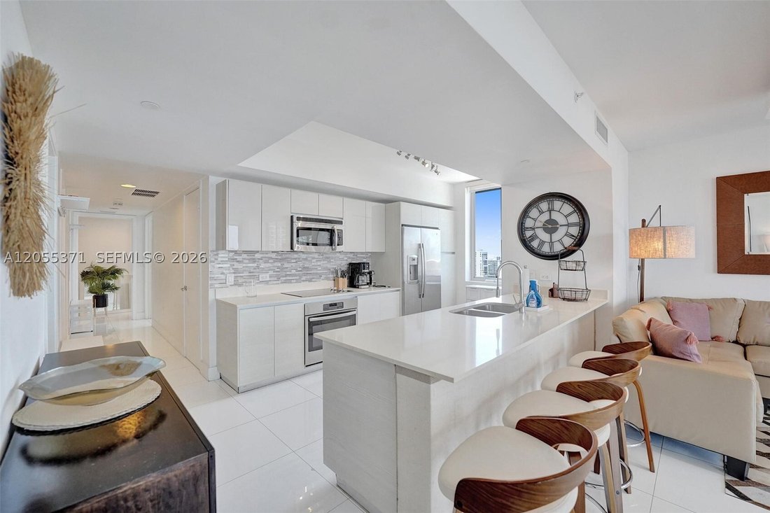 Condo in Hallandale Beach, Florida, United States 2 - 18456129