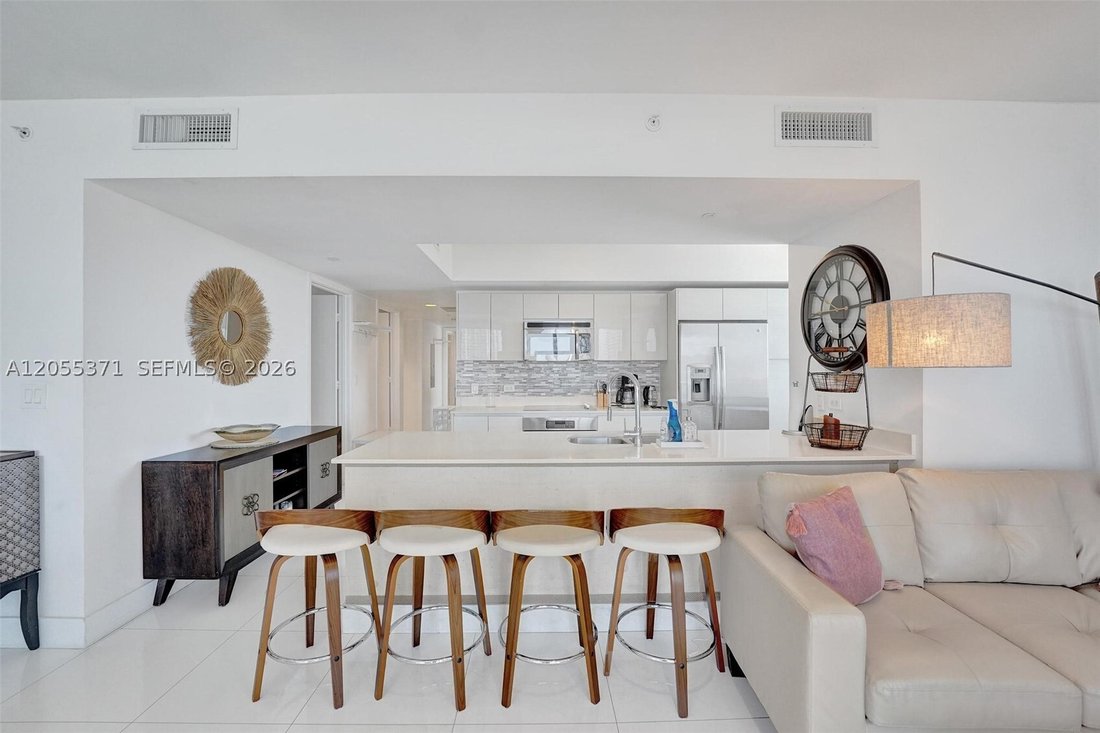 Condo in Hallandale Beach, Florida, United States 3 - 18456129