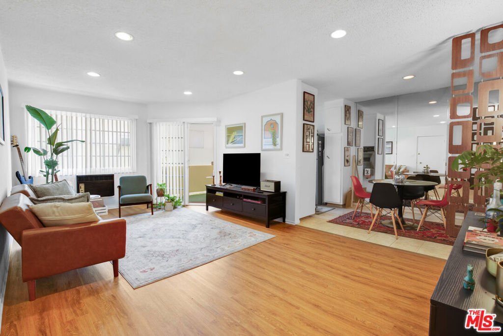 Los Angeles, California, United States 2 - 18459074