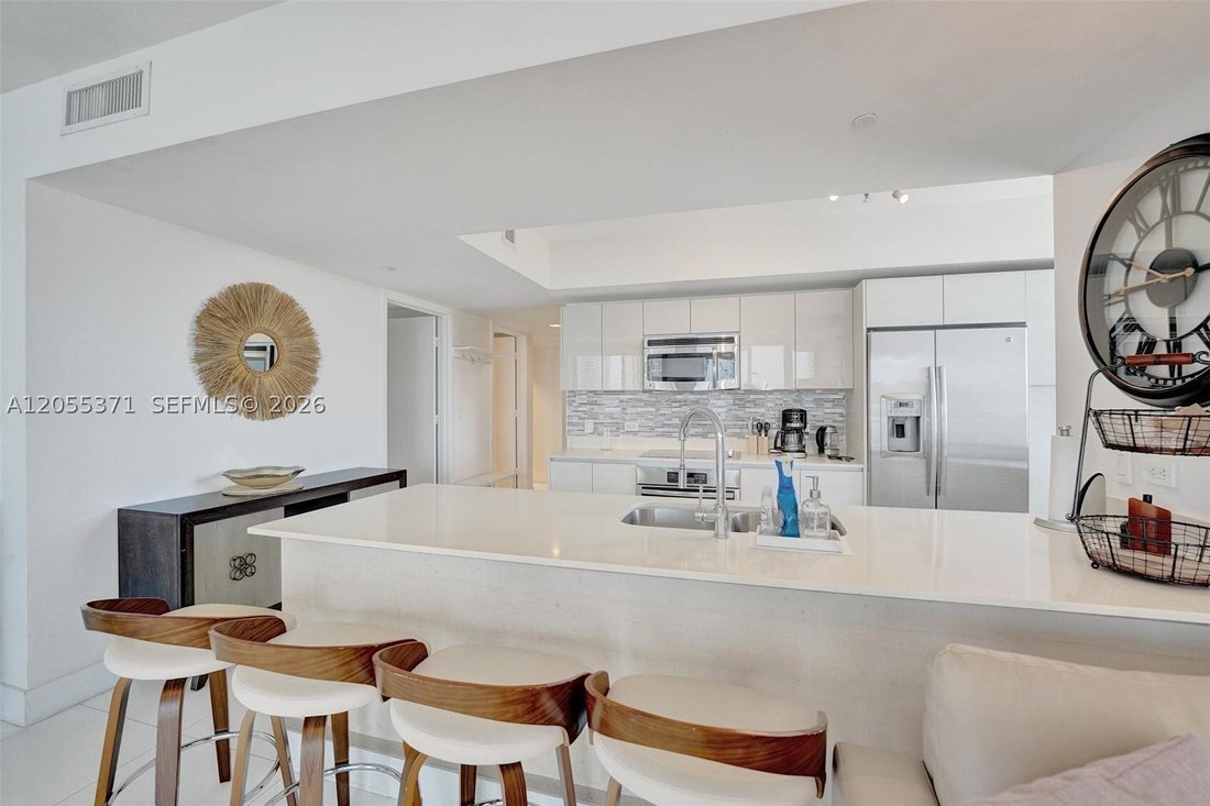 Condo in Hallandale Beach, Florida, United States 4 - 18456129
