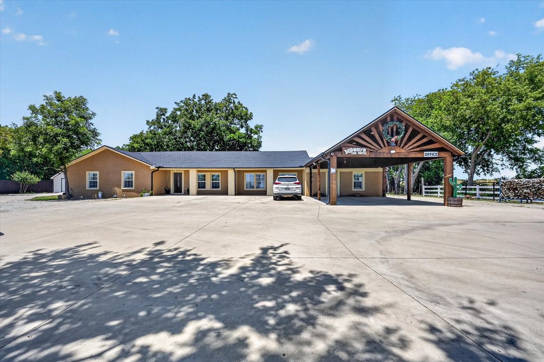 House in Sanger, Texas, United States 1 - 18464071