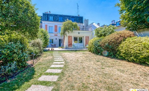 House in Domaine National du Château, Versailles, France 1