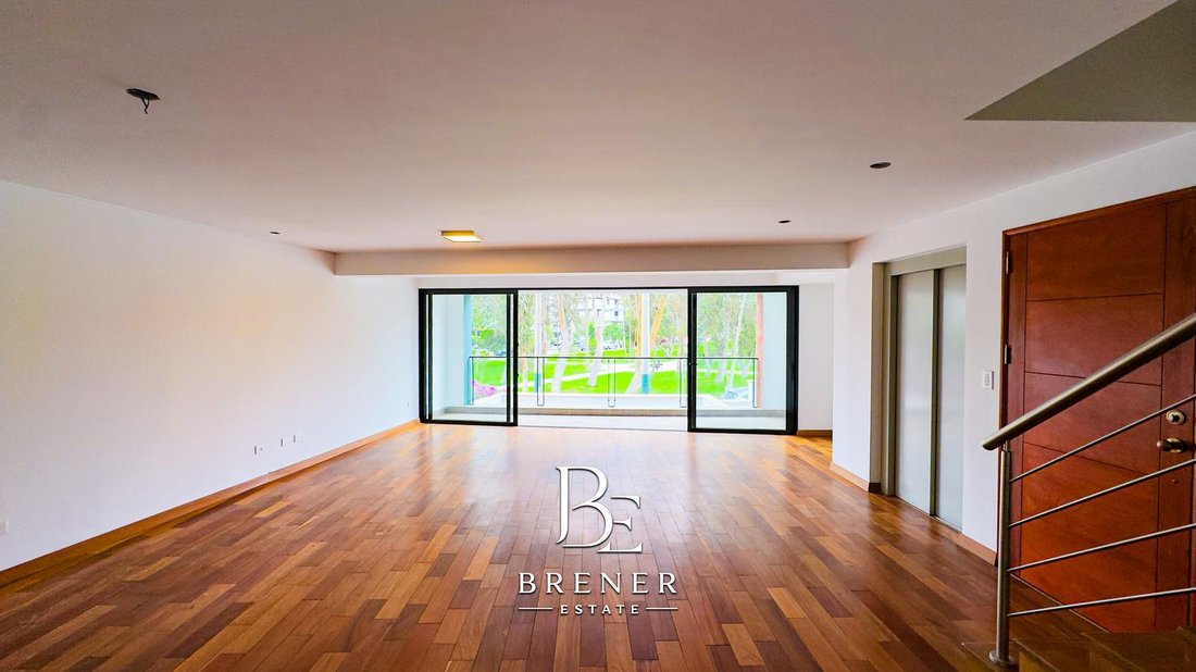 Apartment in Lima, Belarus 1 - 18470781