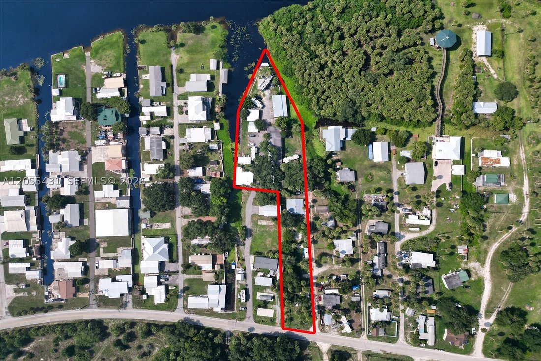 Moore Haven, Florida, United States 1 - 18456136