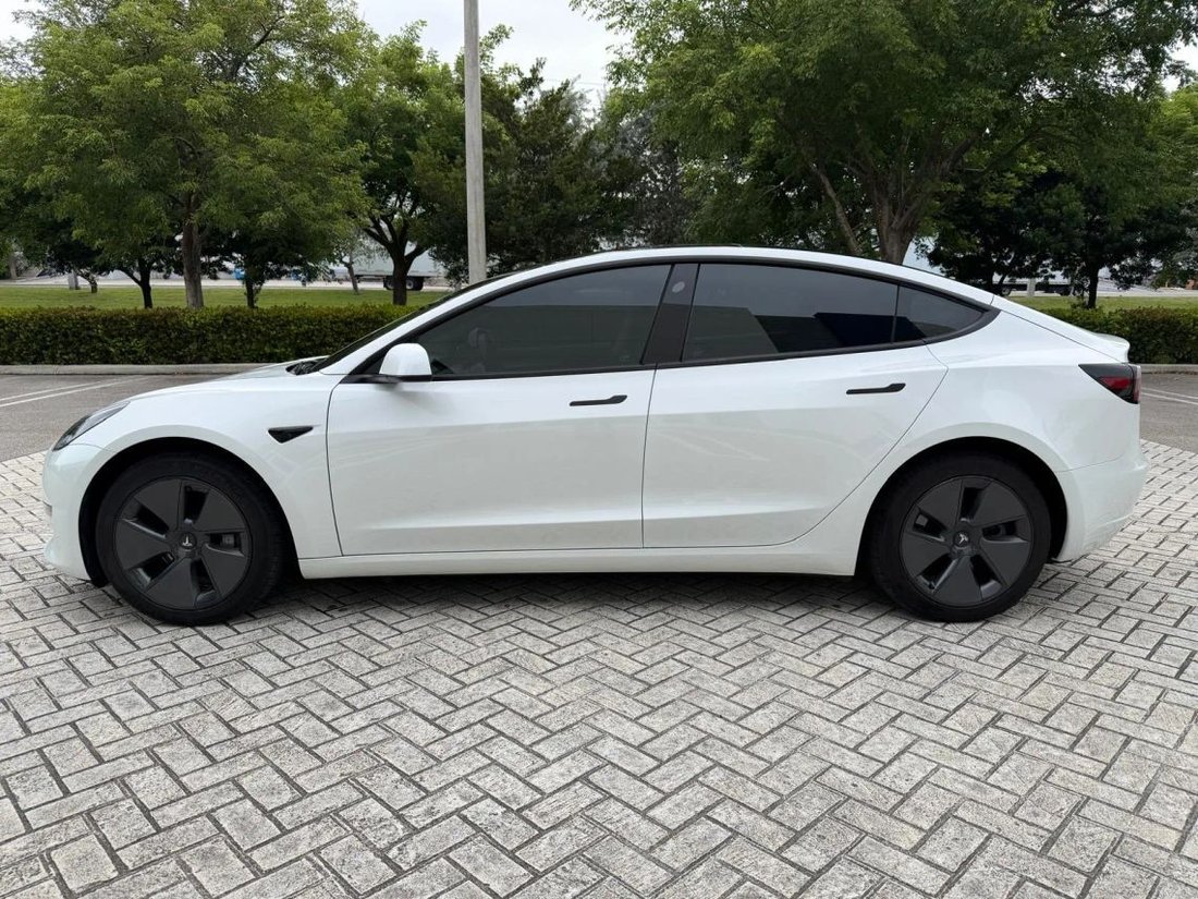 Sedan in Pompano Beach, FL, United States 2 - 18472109