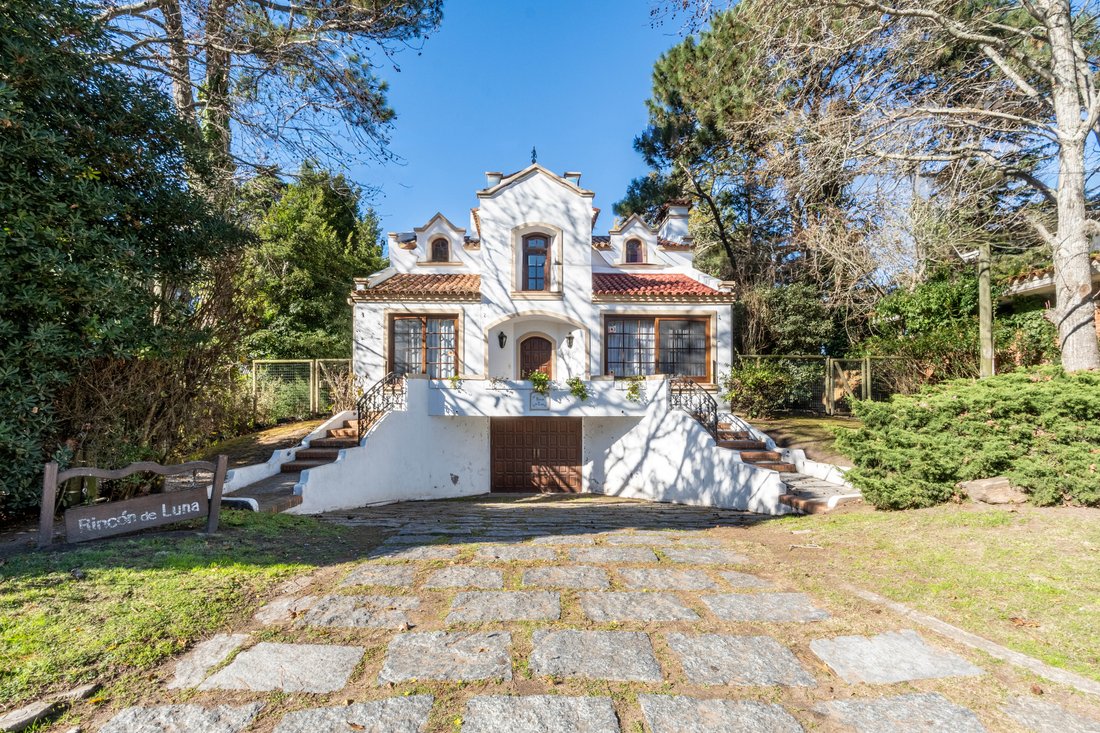 House in Punta del Este, Maldonado Department, Uruguay 1 - 18458631