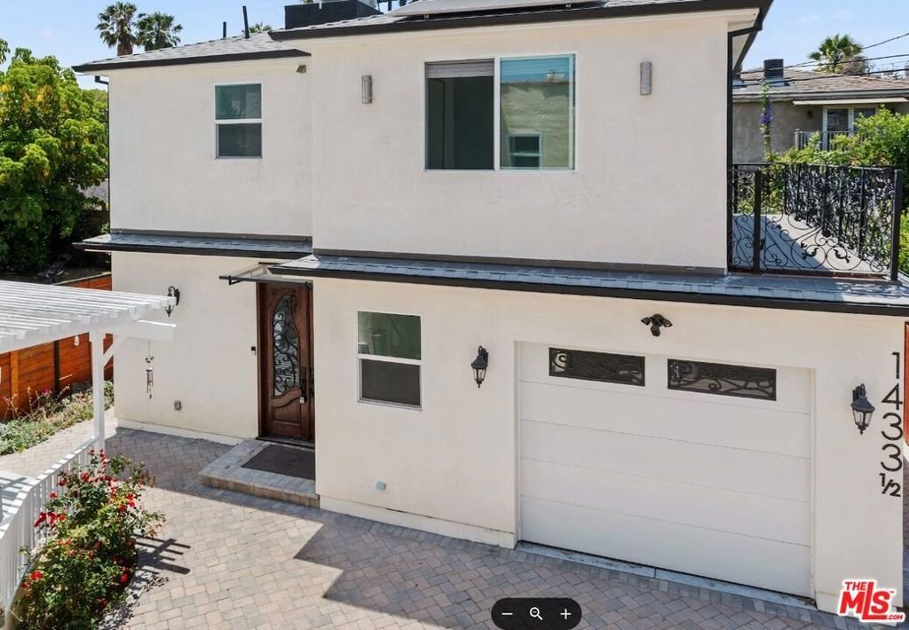 Los Angeles, California, United States 2 - 18459125