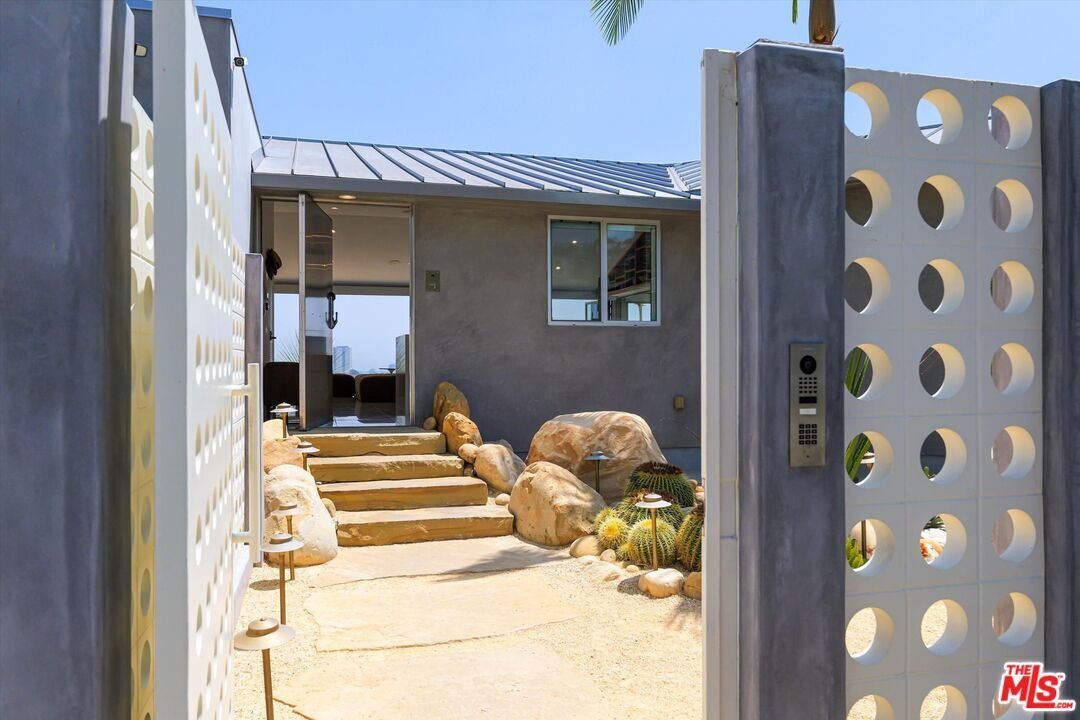 Los Angeles, California, United States 3 - 18460419