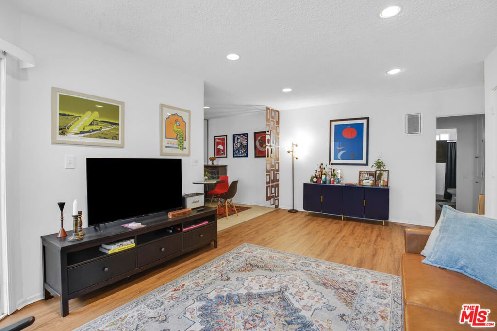 Los Angeles, California, United States 4 - 18459074