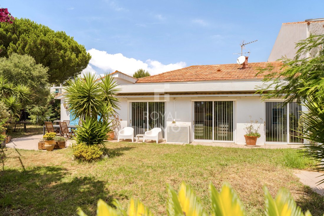House in Hyeres, Provence-Alpes-Côte d'Azur, France 5 - 18459151