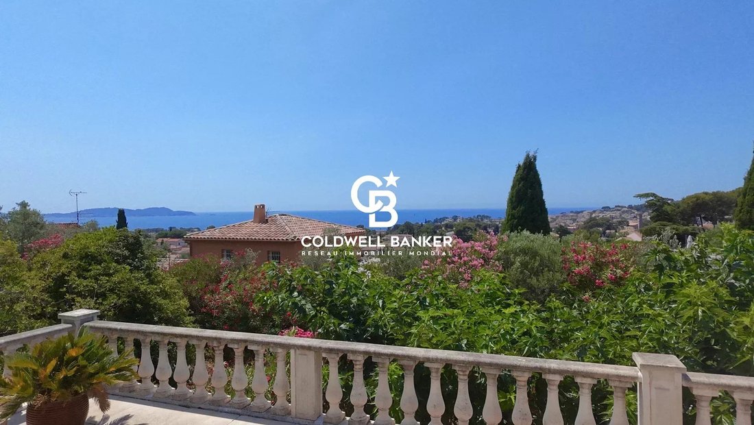 Villa in Carqueiranne, Provence-Alpes-Côte d'Azur, France 2 - 18457451