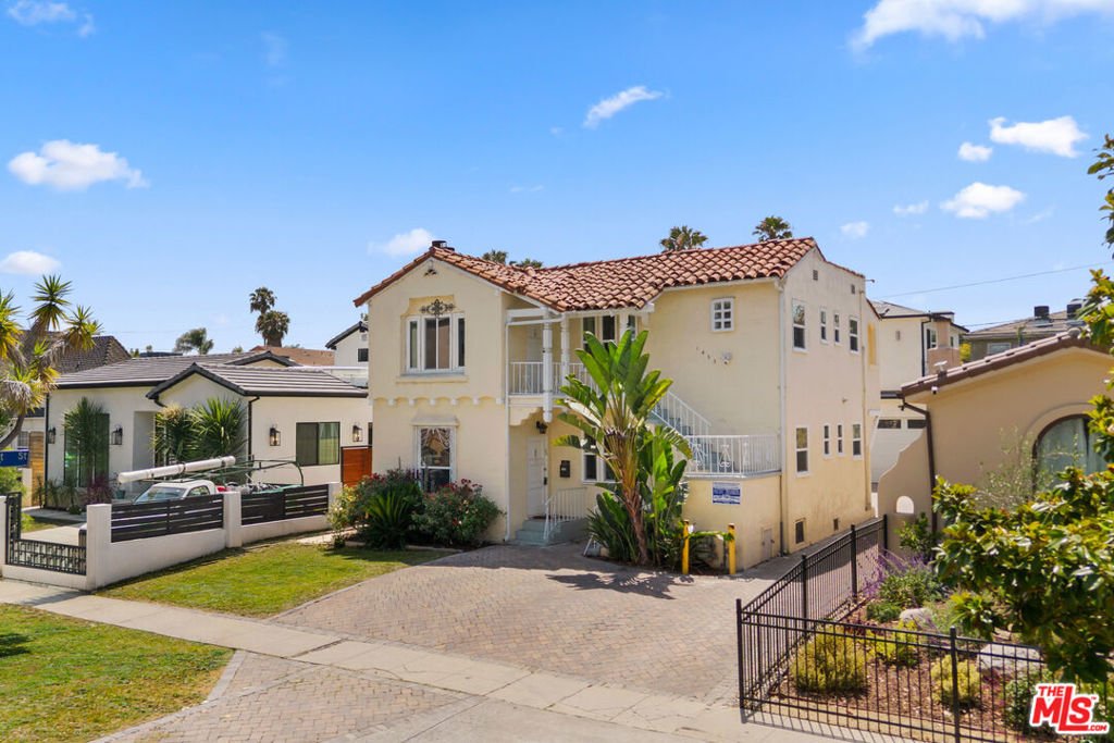 Los Angeles, California, United States 4 - 18459125