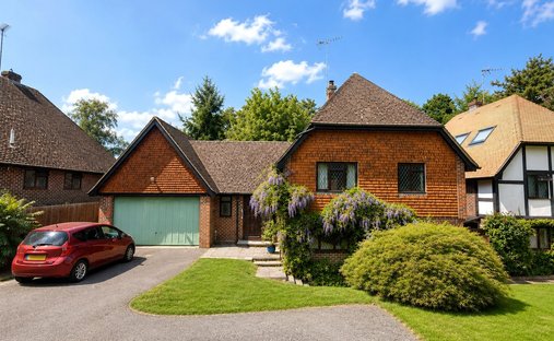 House in Wrecclesham, Lower Bourne, England 1