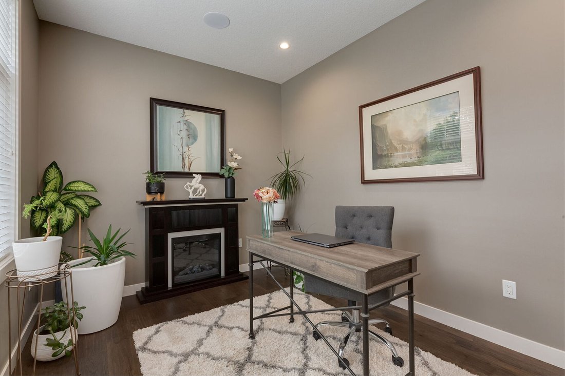 House in Calgary, Alberta, Canada 5 - 18458151