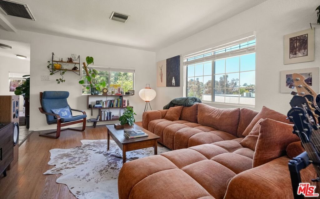 Los Angeles, California, United States 2 - 18459100