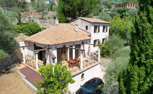 Villa in Levens, Provence-Alpes-Côte d'Azur, France 1