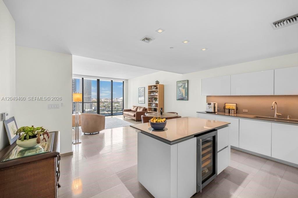 Condo in Miami, Florida, United States 5 - 18460169