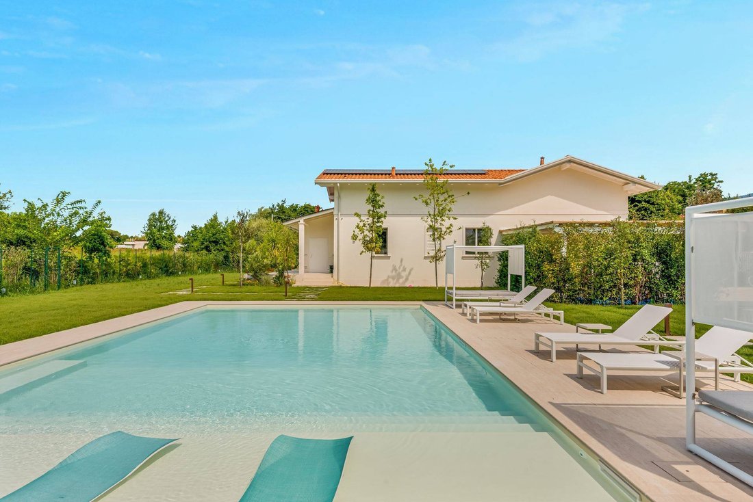 Villa in Caranna-Vaiana, Forte dei Marmi, Tuscany 1 - 18464903