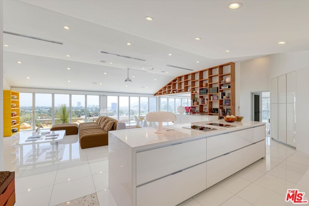 Los Angeles, California, United States 1 - 18460419