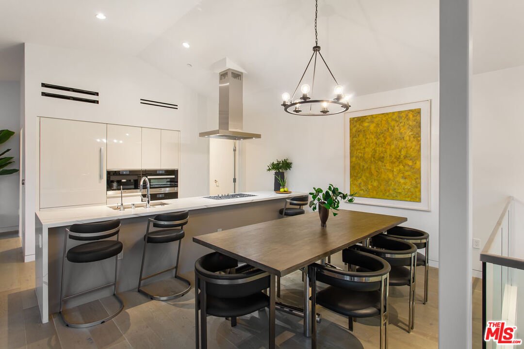 Beverly Hills, California, United States 1 - 18460450