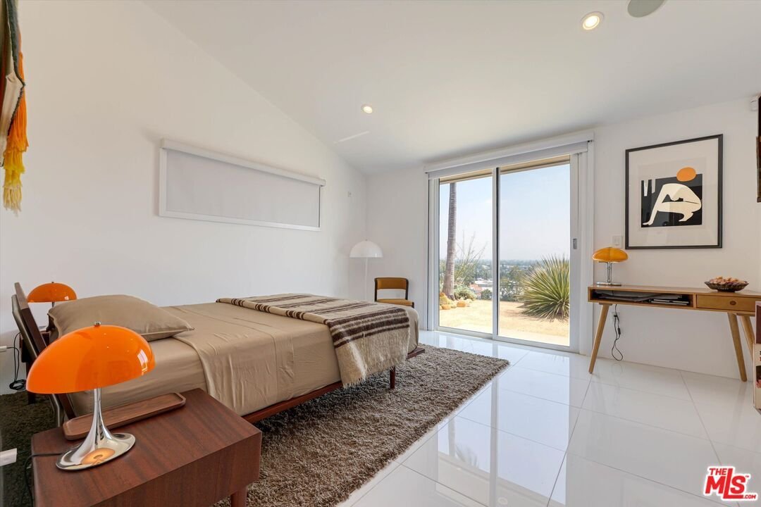 Los Angeles, California, United States 5 - 18460419