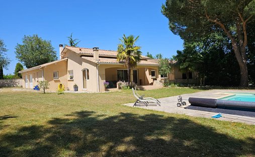 Villa in Marsac-sur-l'Isle, Nouvelle-Aquitaine, France 1
