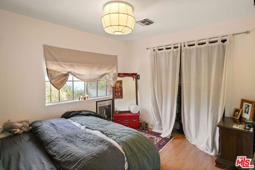 Los Angeles, California, United States 5 - 18459100