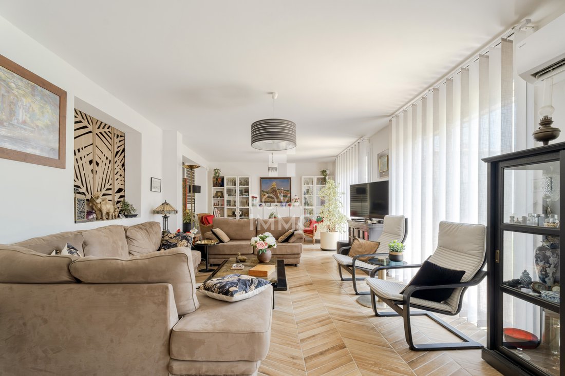 House in Hyeres, Provence-Alpes-Côte d'Azur, France 4 - 18459151