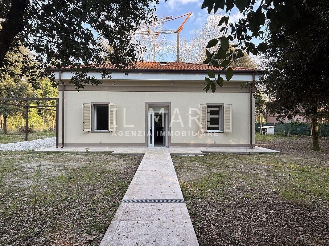 House in Ronchi, Massa, Italy 1 - 18458677