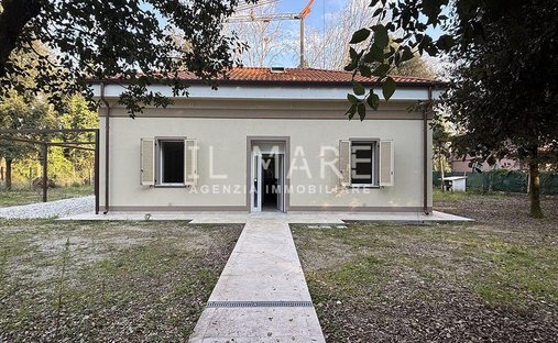 Casa a Ronchi, Massa, Italia 1