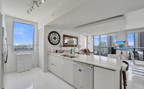 Condo in Hallandale Beach, Florida, United States 1