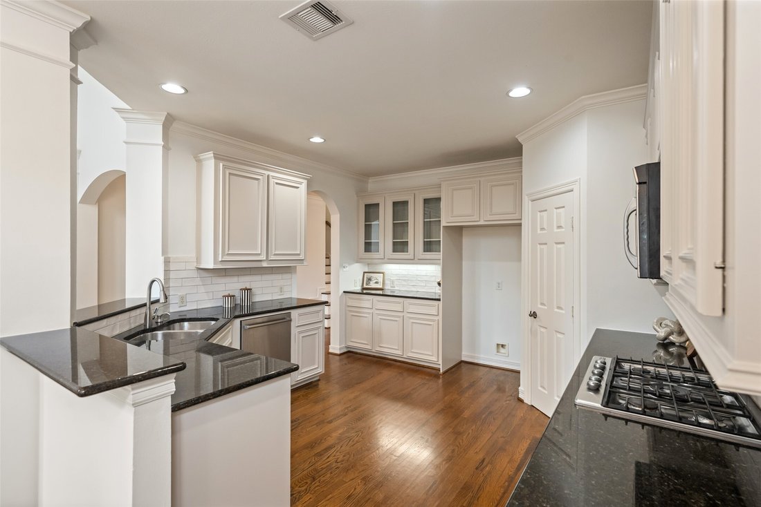 House in Houston, Texas, United States 5 - 17874393