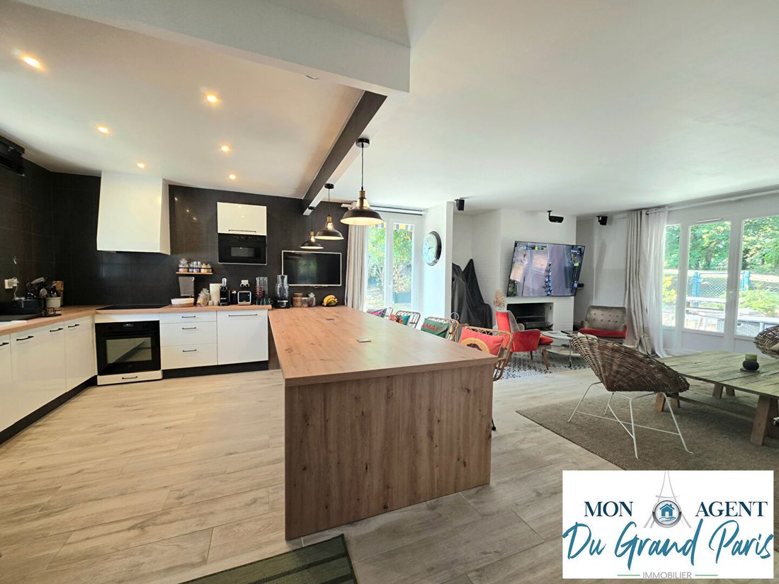 Villa in Longpont-sur-Orge, Ile-de-France, France 2 - 18469720