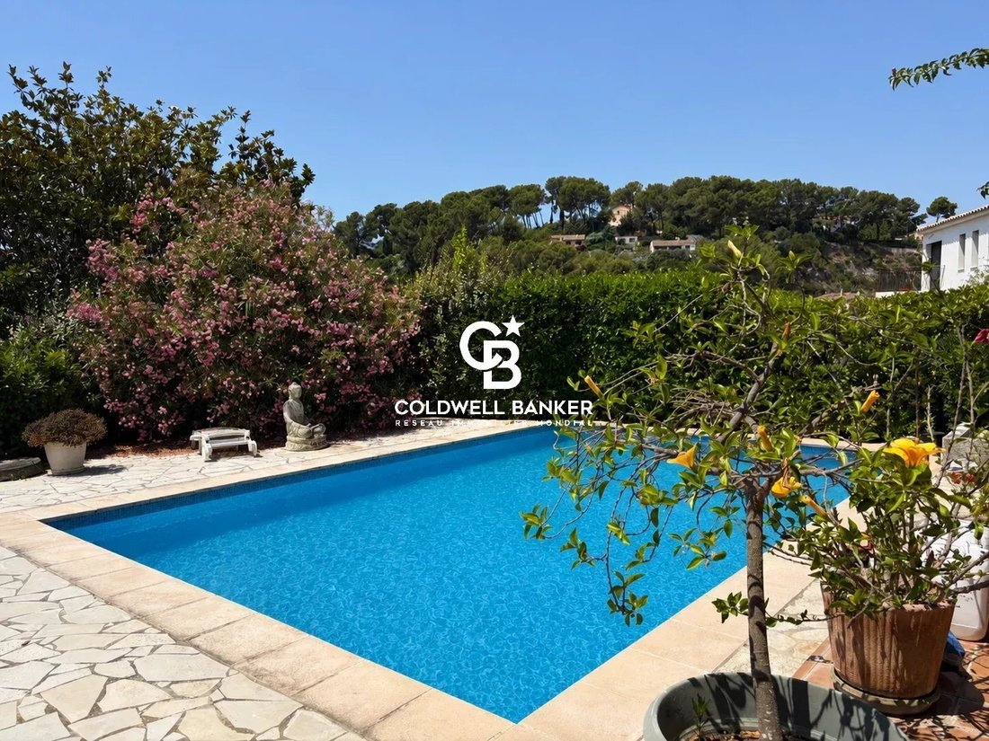 Villa in Carqueiranne, Provence-Alpes-Côte d'Azur, France 3 - 18457451