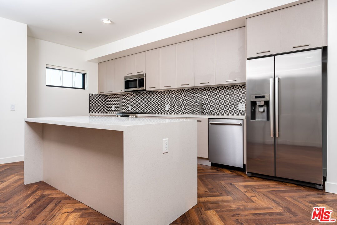 Los Angeles, California, United States 2 - 18460375