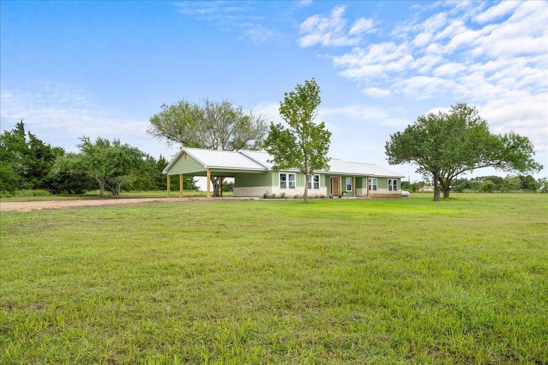 House in Schulenburg, Texas, United States 5 - 18459931